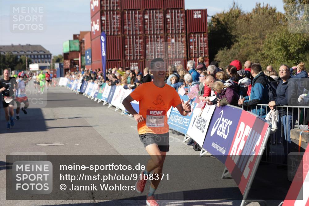 03.10.2025 - Köhlbrandbrückenlauf Jannik Wohlers http://msf.ph/oto/9108371 03.10.2025 12:59:27 Ziel 4108, 4119, 4371, 4441, 4940, 6060, 6154, 6325, 6484, 6609 meine-sportfotos.de