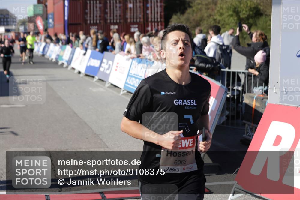 03.10.2025 - Köhlbrandbrückenlauf Jannik Wohlers http://msf.ph/oto/9108375 03.10.2025 13:29:20 Ziel 4960, 5340, 5342, 5344, 5366, 5514, 5885, 5954, 6063, 6118, 6309 meine-sportfotos.de