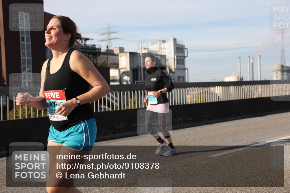 03.10.2025 - Köhlbrandbrückenlauf Lena Gebhardt http://msf.ph/oto/9108378 03.10.2025 10:13:59 Position 2 2261 meine-sportfotos.de