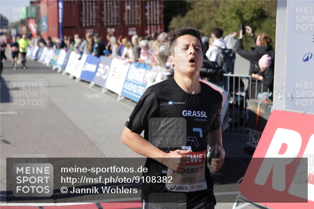 03.10.2025 - Köhlbrandbrückenlauf Jannik Wohlers http://msf.ph/oto/9108382 03.10.2025 13:29:20 Ziel 4960, 5340, 5342, 5344, 5366, 5514, 5885, 5954, 6063, 6118, 6309 meine-sportfotos.de