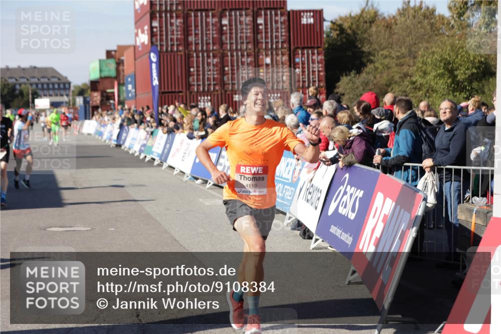 03.10.2025 - Köhlbrandbrückenlauf Jannik Wohlers http://msf.ph/oto/9108384 03.10.2025 12:59:28 Ziel 4108, 4119, 4371, 4940, 6060, 6154, 6325, 6484, 6609 meine-sportfotos.de