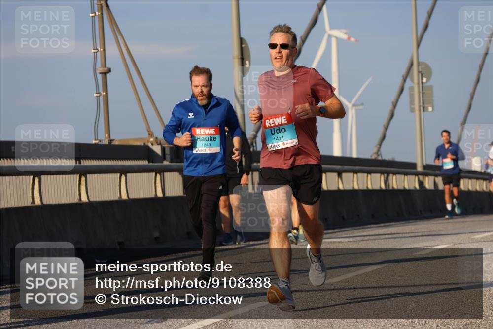 03.10.2025 - Köhlbrandbrückenlauf Strokosch-Dieckow http://msf.ph/oto/9108388 03.10.2025 09:38:55 Position 2 1249, 1411 meine-sportfotos.de