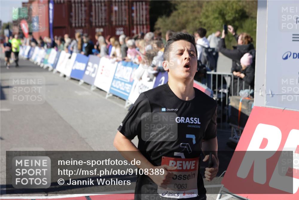 03.10.2025 - Köhlbrandbrückenlauf Jannik Wohlers http://msf.ph/oto/9108389 03.10.2025 13:29:20 Ziel 4960, 5340, 5342, 5344, 5366, 5514, 5885, 5954, 6063, 6118, 6309 meine-sportfotos.de