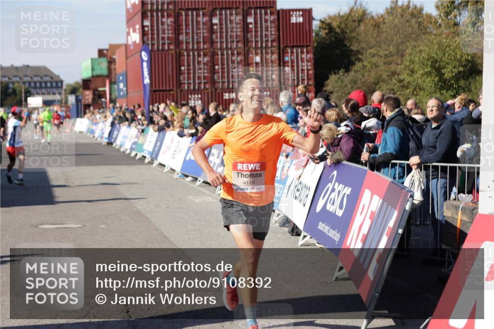 03.10.2025 - Köhlbrandbrückenlauf Jannik Wohlers http://msf.ph/oto/9108392 03.10.2025 12:59:28 Ziel 4108, 4119, 4371, 4940, 6060, 6154, 6325, 6484, 6609 meine-sportfotos.de