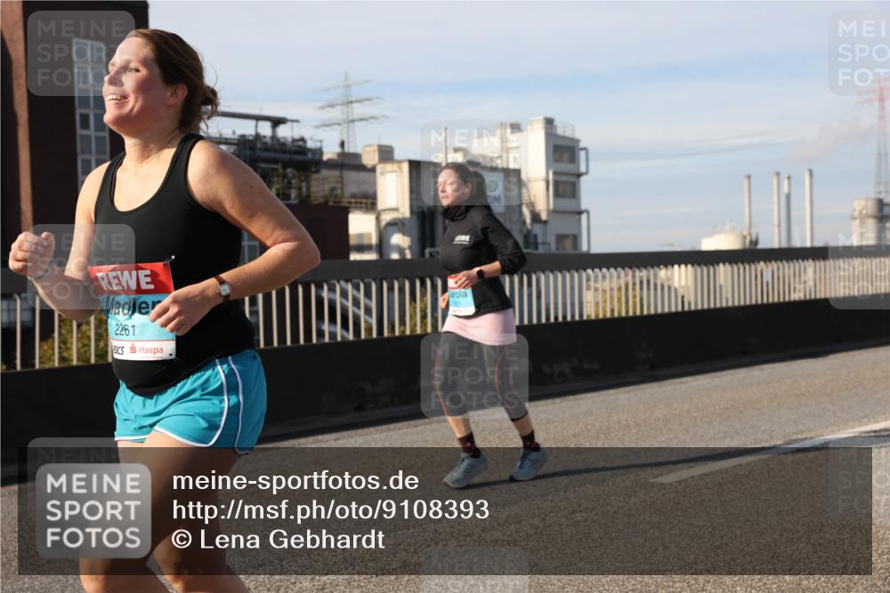 03.10.2025 - Köhlbrandbrückenlauf Lena Gebhardt http://msf.ph/oto/9108393 03.10.2025 10:13:59 Position 2 2261 meine-sportfotos.de