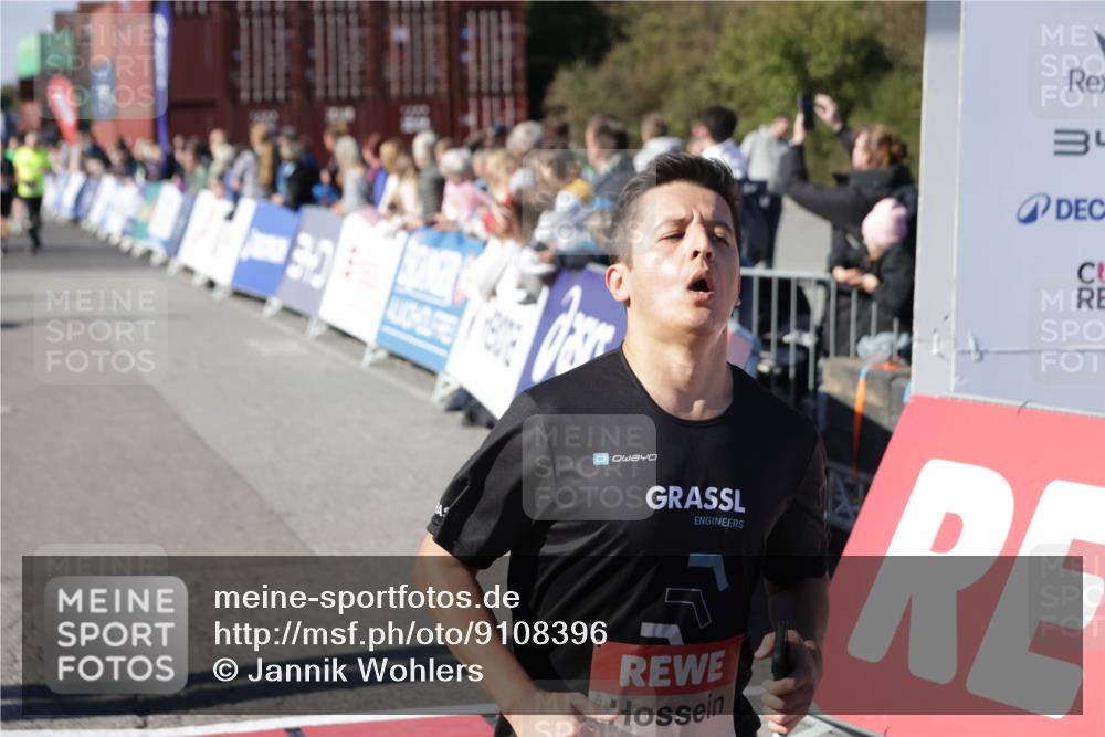 03.10.2025 - Köhlbrandbrückenlauf Jannik Wohlers http://msf.ph/oto/9108396 03.10.2025 13:29:20 Ziel 4960, 5340, 5342, 5344, 5366, 5514, 5885, 5954, 6063, 6118, 6309 meine-sportfotos.de