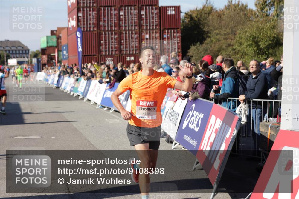 03.10.2025 - Köhlbrandbrückenlauf Jannik Wohlers http://msf.ph/oto/9108398 03.10.2025 12:59:28 Ziel 4108, 4119, 4371, 4940, 6060, 6154, 6325, 6484, 6609 meine-sportfotos.de