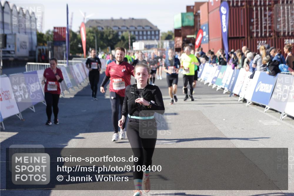 03.10.2025 - Köhlbrandbrückenlauf Jannik Wohlers http://msf.ph/oto/9108400 03.10.2025 13:29:23 Ziel 4960, 5340, 5342, 5344, 5366, 5514, 5601, 5885, 5954, 6063, 6118, 6156, 6309 meine-sportfotos.de