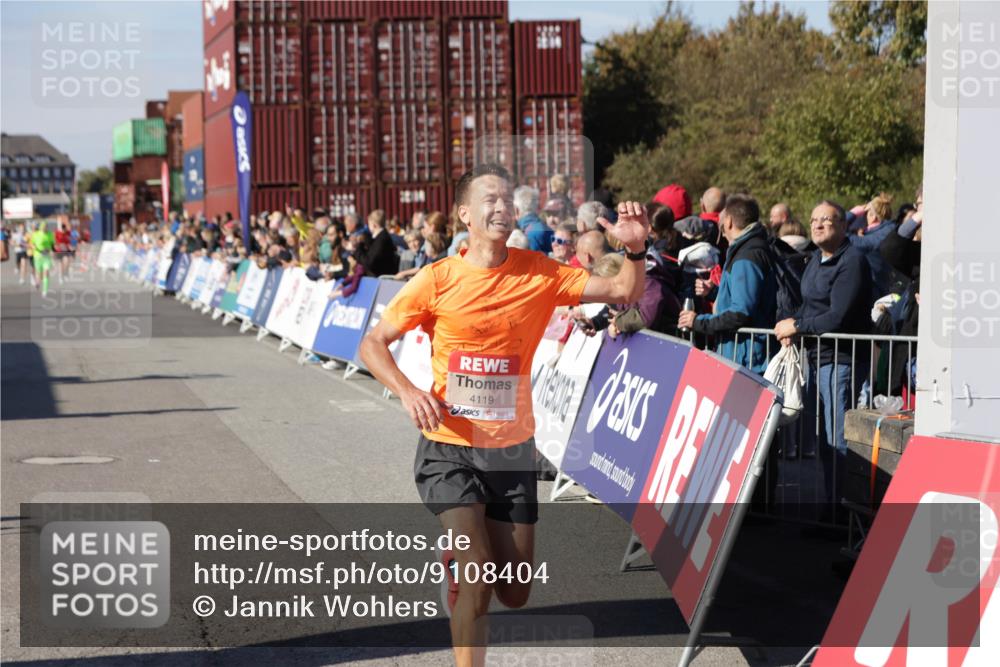 03.10.2025 - Köhlbrandbrückenlauf Jannik Wohlers http://msf.ph/oto/9108404 03.10.2025 12:59:28 Ziel 4108, 4119, 4371, 4940, 6060, 6154, 6325, 6484, 6609 meine-sportfotos.de