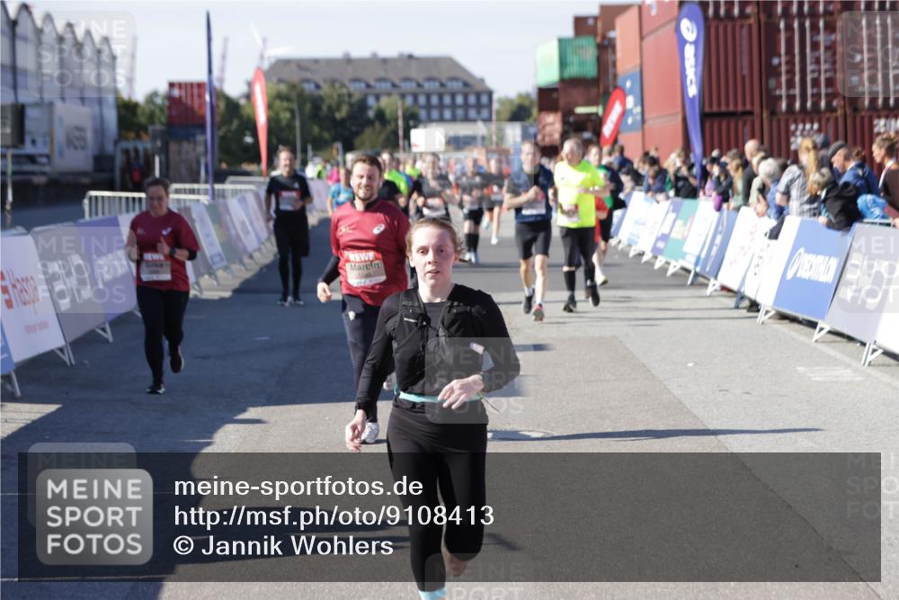 03.10.2025 - Köhlbrandbrückenlauf Jannik Wohlers http://msf.ph/oto/9108413 03.10.2025 13:29:23 Ziel 4960, 5340, 5342, 5344, 5366, 5514, 5601, 5885, 5954, 6063, 6118, 6156, 6309 meine-sportfotos.de