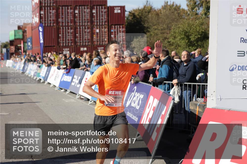 03.10.2025 - Köhlbrandbrückenlauf Jannik Wohlers http://msf.ph/oto/9108417 03.10.2025 12:59:28 Ziel 4108, 4119, 4371, 4940, 6060, 6154, 6325, 6484, 6609 meine-sportfotos.de