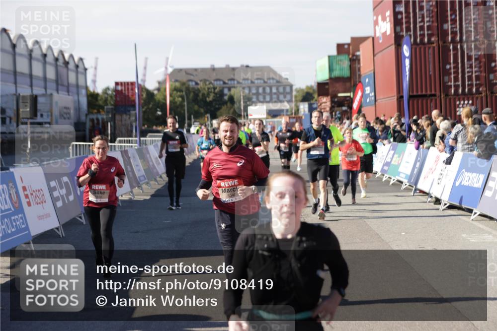 03.10.2025 - Köhlbrandbrückenlauf Jannik Wohlers http://msf.ph/oto/9108419 03.10.2025 13:29:24 Ziel 4960, 5340, 5342, 5344, 5366, 5514, 5601, 5885, 5954, 6063, 6118, 6156, 6309, 6351 meine-sportfotos.de