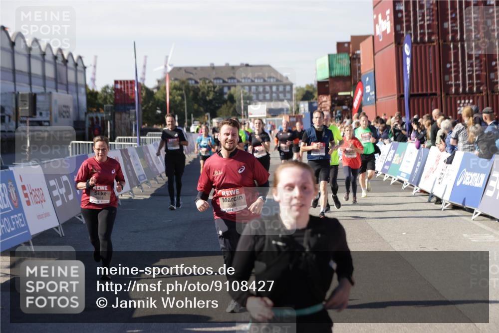 03.10.2025 - Köhlbrandbrückenlauf Jannik Wohlers http://msf.ph/oto/9108427 03.10.2025 13:29:24 Ziel 4960, 5340, 5342, 5344, 5366, 5514, 5601, 5885, 5954, 6063, 6118, 6156, 6309, 6351 meine-sportfotos.de
