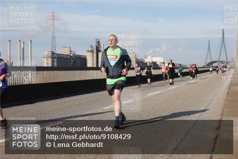 03.10.2025 - Köhlbrandbrückenlauf Lena Gebhardt http://msf.ph/oto/9108429 03.10.2025 10:14:01 Position 2 311 meine-sportfotos.de