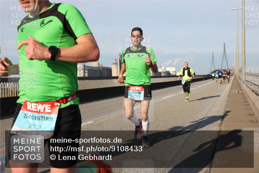 03.10.2025 - Köhlbrandbrückenlauf Lena Gebhardt http://msf.ph/oto/9108433 03.10.2025 09:40:55 Position 2 2703, 2704 meine-sportfotos.de