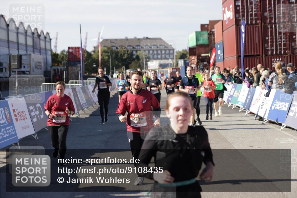 03.10.2025 - Köhlbrandbrückenlauf Jannik Wohlers http://msf.ph/oto/9108435 03.10.2025 13:29:24 Ziel 4960, 5340, 5342, 5344, 5366, 5514, 5601, 5885, 5954, 6063, 6118, 6156, 6309, 6351 meine-sportfotos.de