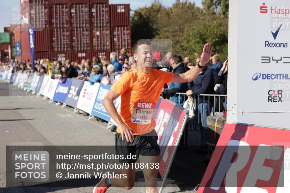03.10.2025 - Köhlbrandbrückenlauf Jannik Wohlers http://msf.ph/oto/9108438 03.10.2025 12:59:28 Ziel 4108, 4119, 4371, 4940, 6060, 6154, 6325, 6484, 6609 meine-sportfotos.de