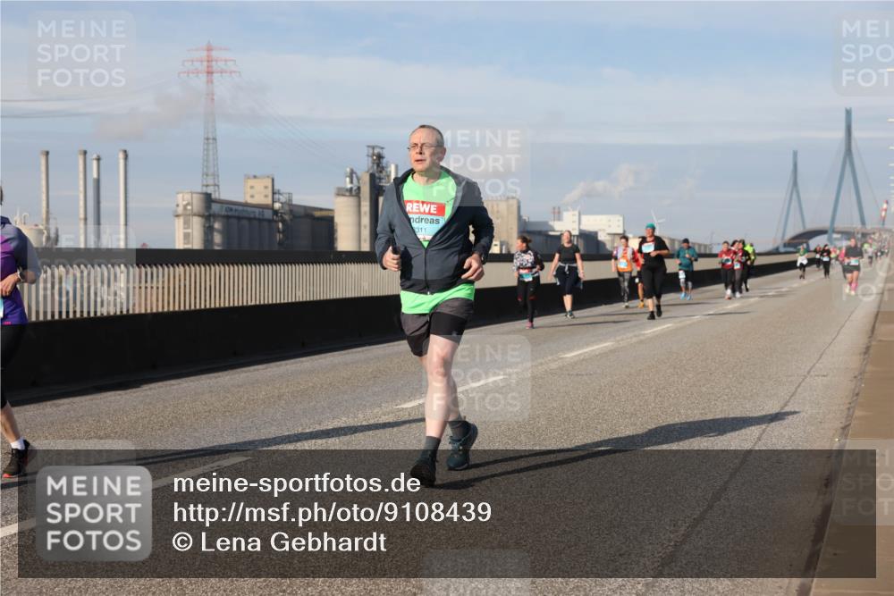 03.10.2025 - Köhlbrandbrückenlauf Lena Gebhardt http://msf.ph/oto/9108439 03.10.2025 10:14:01 Position 2 311 meine-sportfotos.de