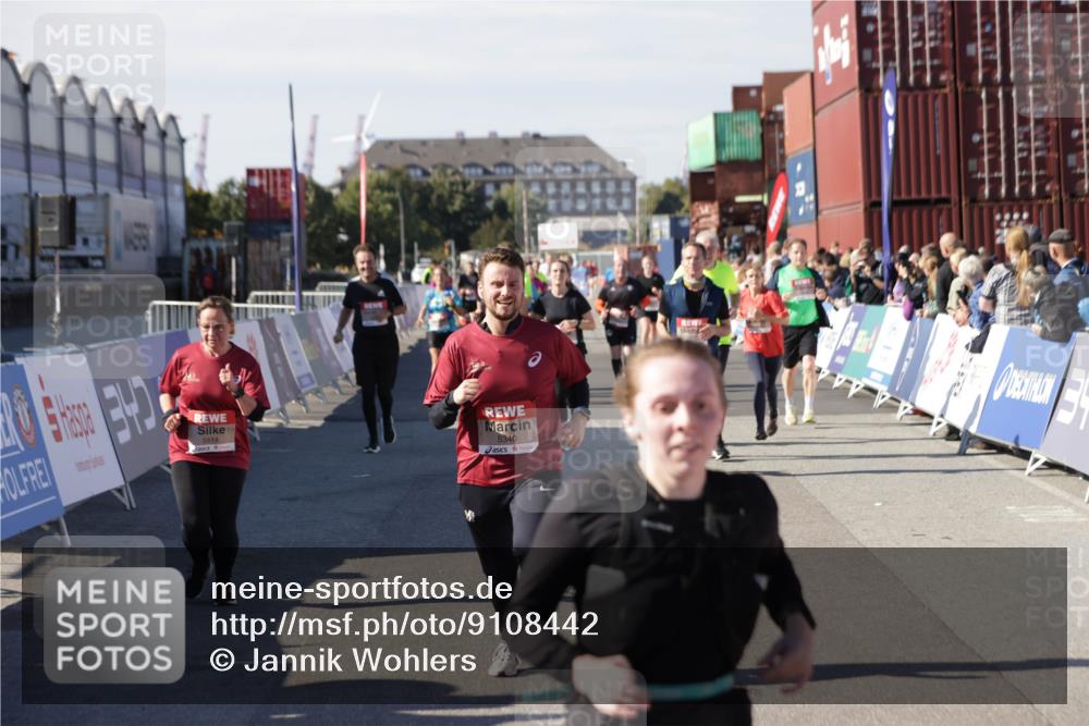 03.10.2025 - Köhlbrandbrückenlauf Jannik Wohlers http://msf.ph/oto/9108442 03.10.2025 13:29:24 Ziel 4960, 5340, 5342, 5344, 5366, 5514, 5601, 5885, 5954, 6063, 6118, 6156, 6309, 6351 meine-sportfotos.de