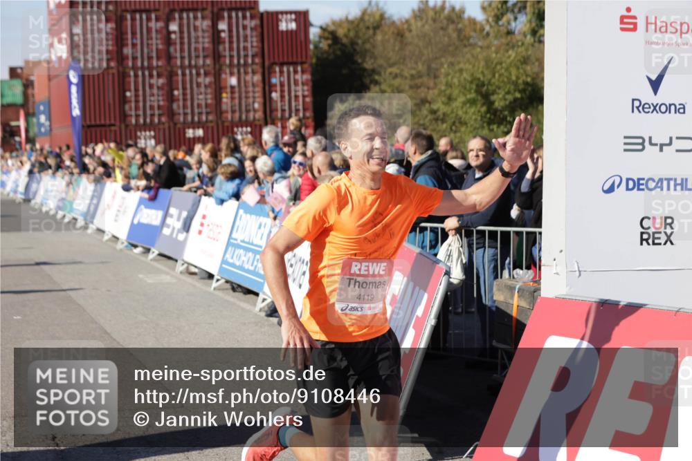 03.10.2025 - Köhlbrandbrückenlauf Jannik Wohlers http://msf.ph/oto/9108446 03.10.2025 12:59:28 Ziel 4108, 4119, 4371, 4940, 6060, 6154, 6325, 6484, 6609 meine-sportfotos.de