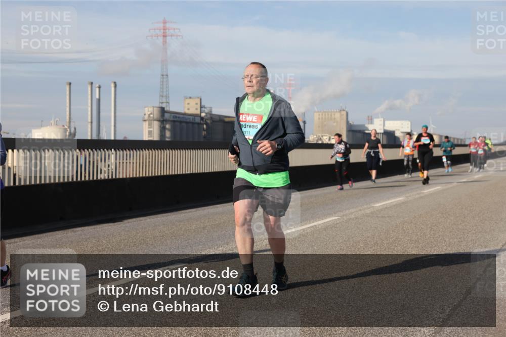 03.10.2025 - Köhlbrandbrückenlauf Lena Gebhardt http://msf.ph/oto/9108448 03.10.2025 10:14:01 Position 2 311 meine-sportfotos.de