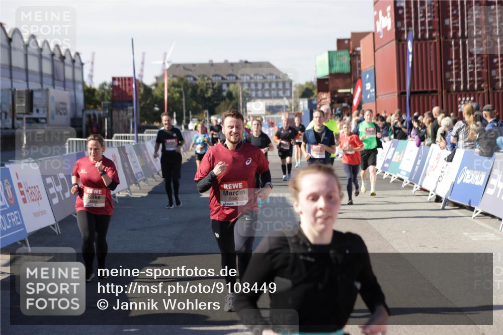 03.10.2025 - Köhlbrandbrückenlauf Jannik Wohlers http://msf.ph/oto/9108449 03.10.2025 13:29:24 Ziel 4960, 5340, 5342, 5344, 5366, 5514, 5601, 5885, 5954, 6063, 6118, 6156, 6309, 6351 meine-sportfotos.de