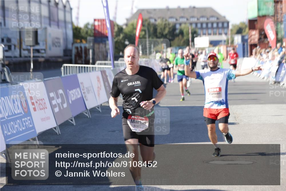 03.10.2025 - Köhlbrandbrückenlauf Jannik Wohlers http://msf.ph/oto/9108452 03.10.2025 12:59:30 Ziel 4108, 4119, 4940, 6060, 6325, 6609, 6666 meine-sportfotos.de