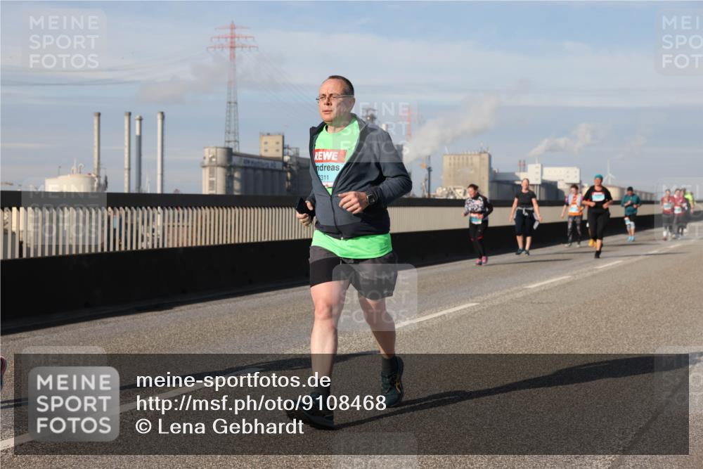 03.10.2025 - Köhlbrandbrückenlauf Lena Gebhardt http://msf.ph/oto/9108468 03.10.2025 10:14:01 Position 2 311 meine-sportfotos.de