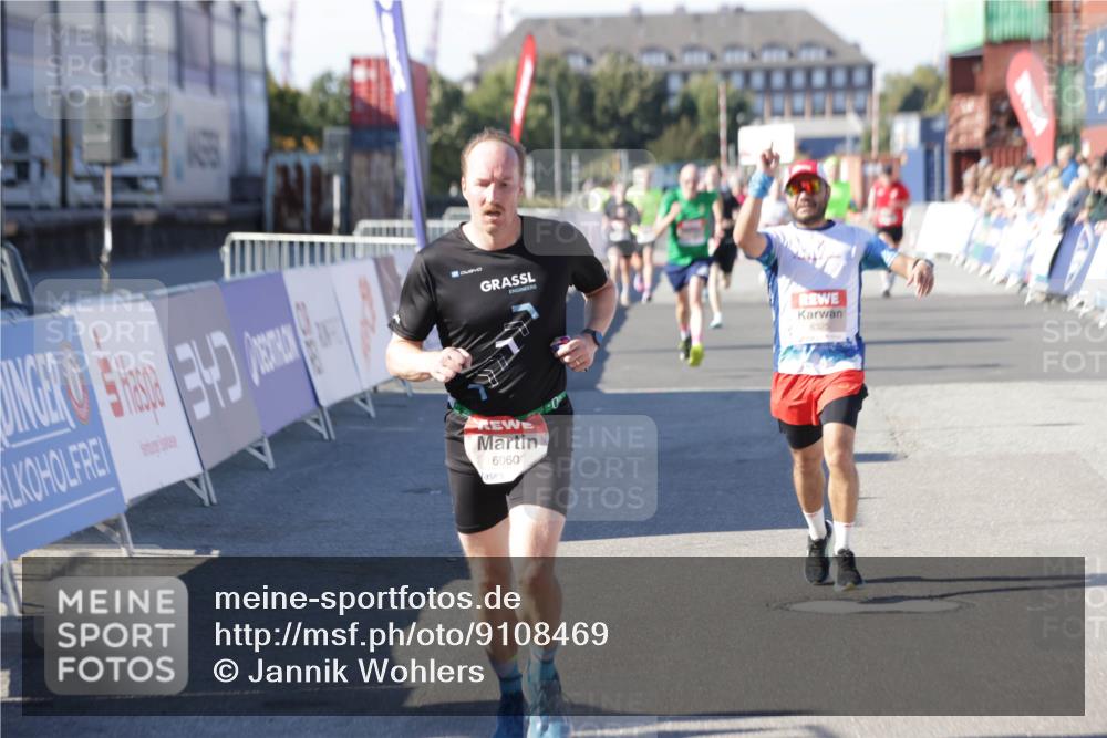 03.10.2025 - Köhlbrandbrückenlauf Jannik Wohlers http://msf.ph/oto/9108469 03.10.2025 12:59:30 Ziel 4108, 4119, 4940, 6060, 6325, 6609, 6666 meine-sportfotos.de