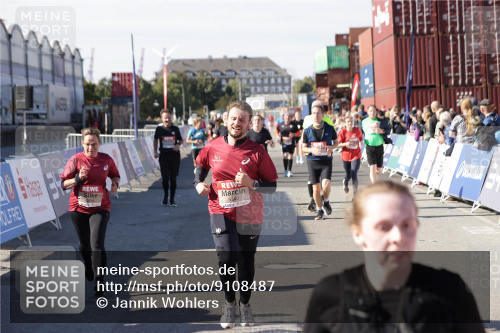 03.10.2025 - Köhlbrandbrückenlauf Jannik Wohlers http://msf.ph/oto/9108487 03.10.2025 13:29:25 Ziel 4960, 5340, 5342, 5344, 5366, 5470, 5514, 5601, 5954, 6063, 6118, 6156, 6309, 6334, 6335, 6336, 6351 meine-sportfotos.de