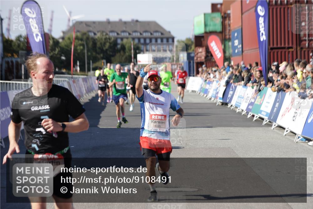 03.10.2025 - Köhlbrandbrückenlauf Jannik Wohlers http://msf.ph/oto/9108491 03.10.2025 12:59:30 Ziel 4108, 4119, 4940, 6060, 6325, 6609, 6666 meine-sportfotos.de