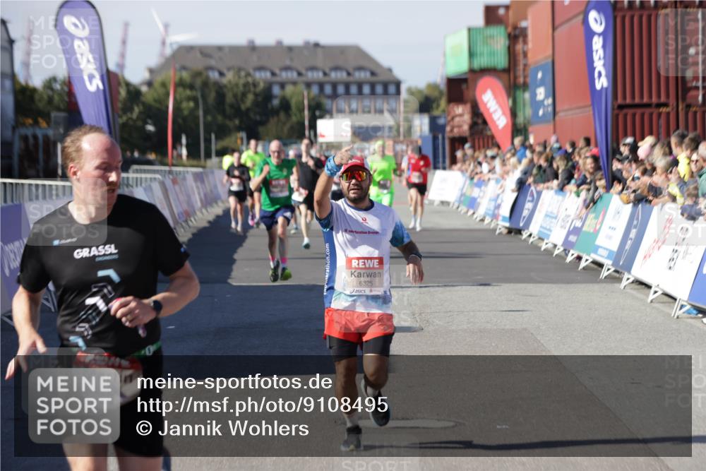 03.10.2025 - Köhlbrandbrückenlauf Jannik Wohlers http://msf.ph/oto/9108495 03.10.2025 12:59:30 Ziel 4108, 4119, 4940, 6060, 6325, 6609, 6666 meine-sportfotos.de
