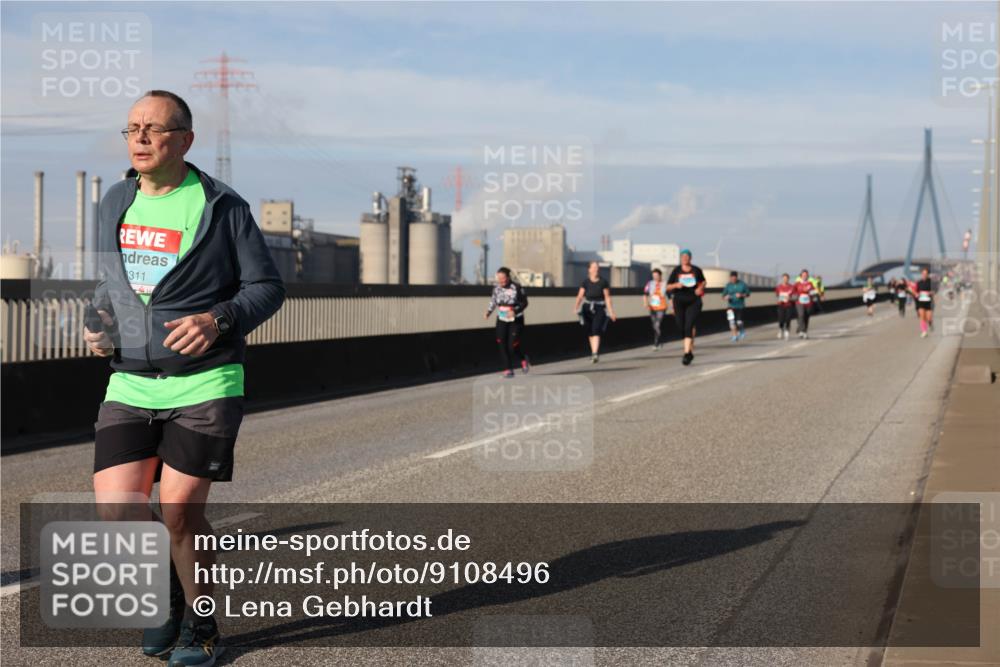 03.10.2025 - Köhlbrandbrückenlauf Lena Gebhardt http://msf.ph/oto/9108496 03.10.2025 10:14:02 Position 2 311 meine-sportfotos.de