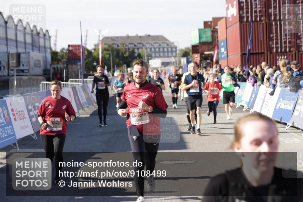 03.10.2025 - Köhlbrandbrückenlauf Jannik Wohlers http://msf.ph/oto/9108499 03.10.2025 13:29:25 Ziel 4960, 5340, 5342, 5344, 5366, 5470, 5514, 5601, 5954, 6063, 6118, 6156, 6309, 6334, 6335, 6336, 6351 meine-sportfotos.de