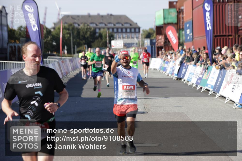 03.10.2025 - Köhlbrandbrückenlauf Jannik Wohlers http://msf.ph/oto/9108503 03.10.2025 12:59:30 Ziel 4108, 4119, 4940, 6060, 6325, 6609, 6666 meine-sportfotos.de