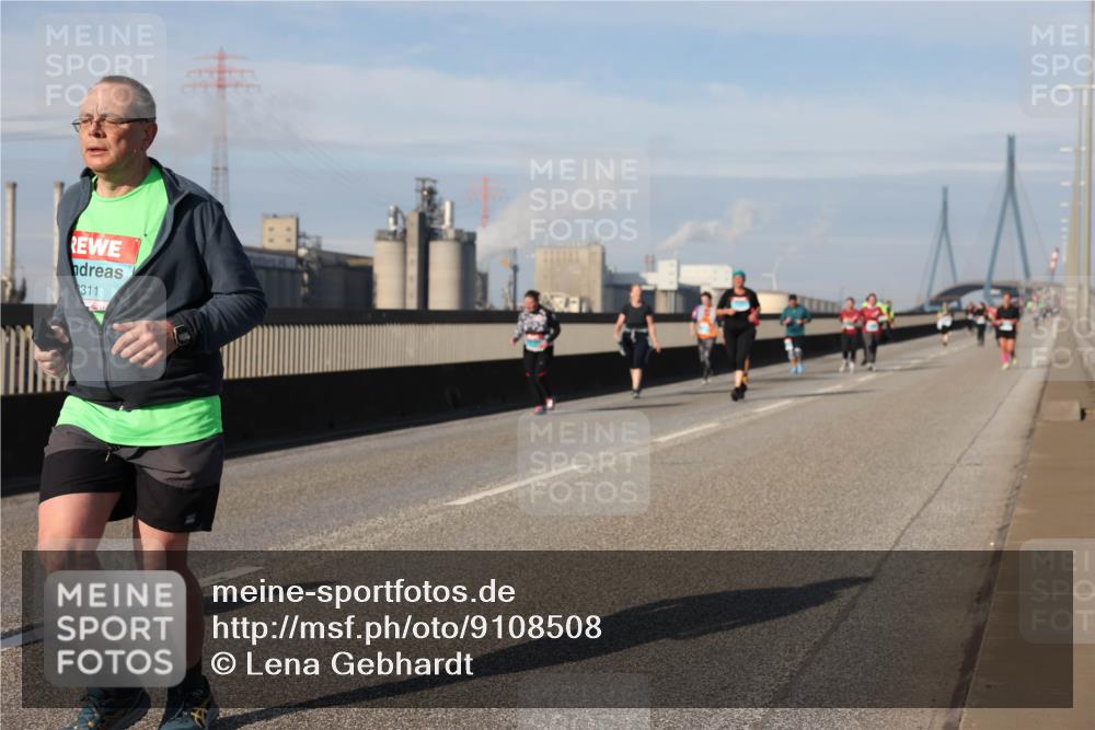 03.10.2025 - Köhlbrandbrückenlauf Lena Gebhardt http://msf.ph/oto/9108508 03.10.2025 10:14:02 Position 2 311 meine-sportfotos.de