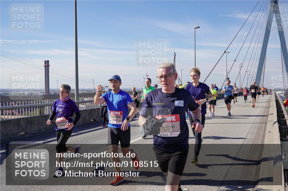 03.10.2025 - Köhlbrandbrückenlauf Michael Burmester http://msf.ph/oto/9108515 03.10.2025 12:51:20 Position 2 5694, 5385, 6772 meine-sportfotos.de