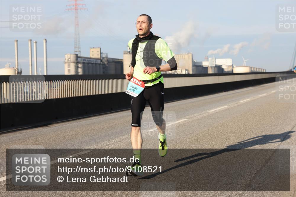 03.10.2025 - Köhlbrandbrückenlauf Lena Gebhardt http://msf.ph/oto/9108521 03.10.2025 09:40:57 Position 2 3720 meine-sportfotos.de