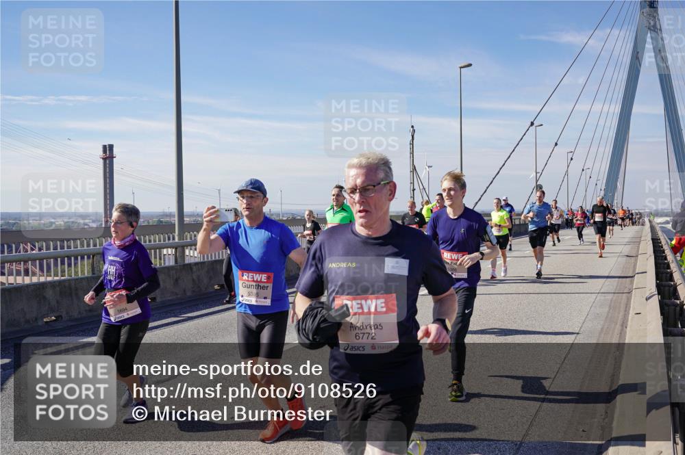 03.10.2025 - Köhlbrandbrückenlauf Michael Burmester http://msf.ph/oto/9108526 03.10.2025 12:51:20 Position 2 5694, 5385, 6772 meine-sportfotos.de