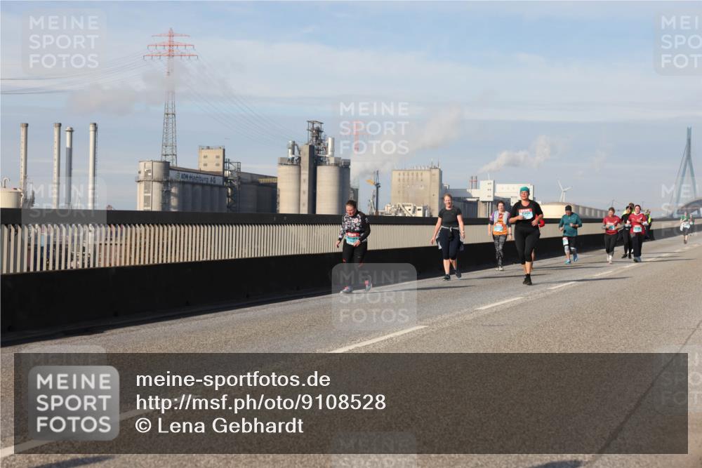 03.10.2025 - Köhlbrandbrückenlauf Lena Gebhardt http://msf.ph/oto/9108528 03.10.2025 10:14:03 Position 2  meine-sportfotos.de