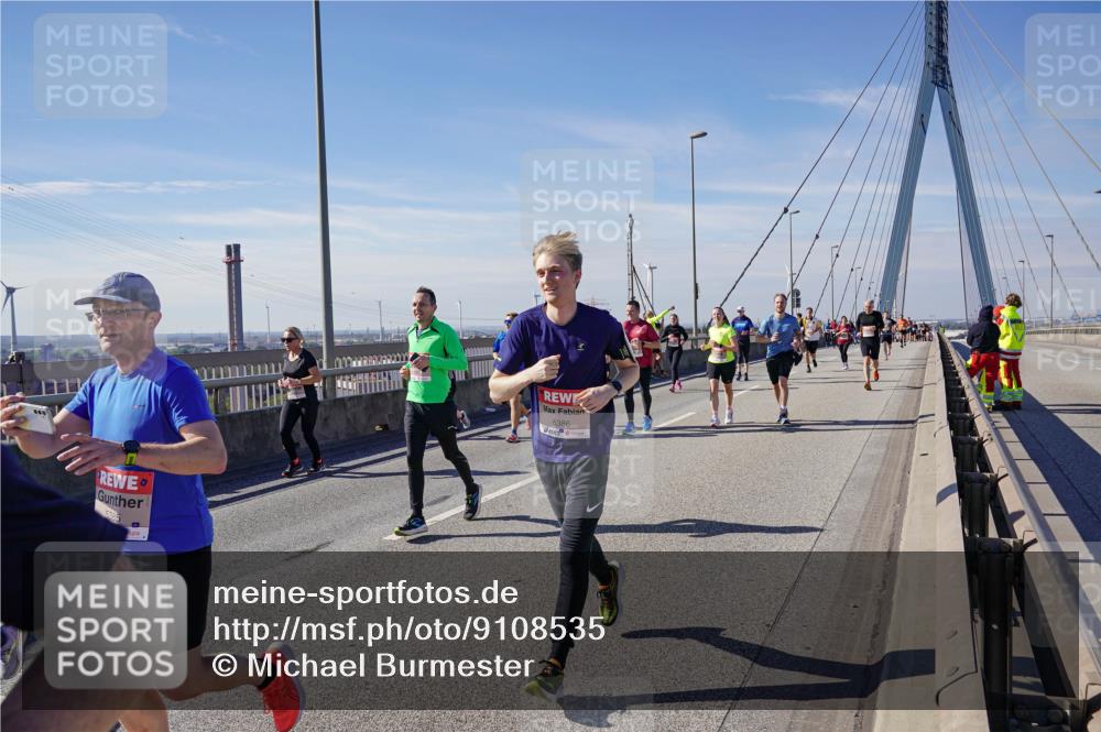 03.10.2025 - Köhlbrandbrückenlauf Michael Burmester http://msf.ph/oto/9108535 03.10.2025 12:51:21 Position 2 5325, 5386 meine-sportfotos.de