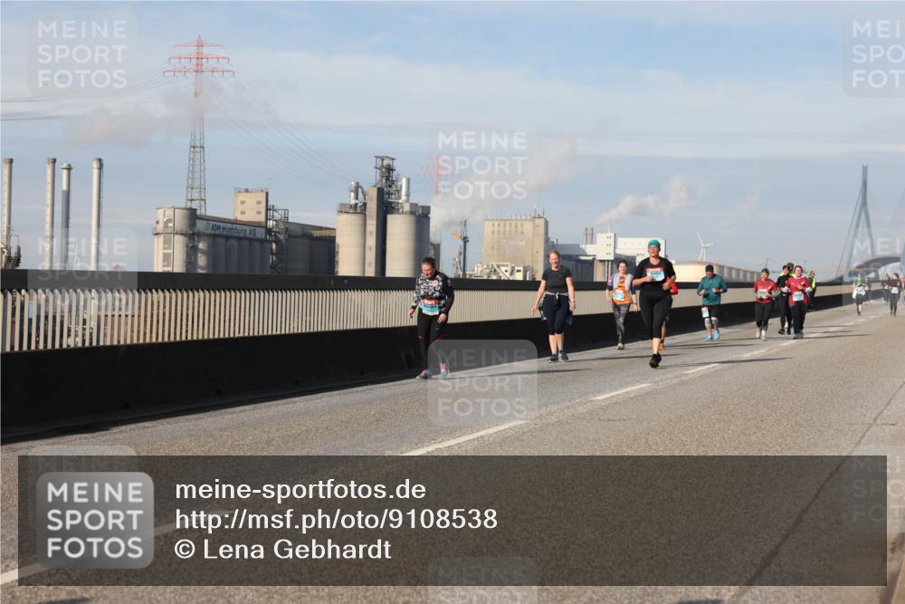 03.10.2025 - Köhlbrandbrückenlauf Lena Gebhardt http://msf.ph/oto/9108538 03.10.2025 10:14:03 Position 2  meine-sportfotos.de