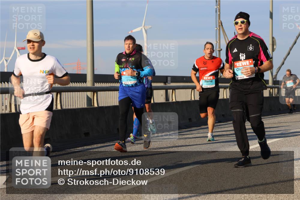 03.10.2025 - Köhlbrandbrückenlauf Strokosch-Dieckow http://msf.ph/oto/9108539 03.10.2025 09:39:09 Position 2 3794, 1297 meine-sportfotos.de