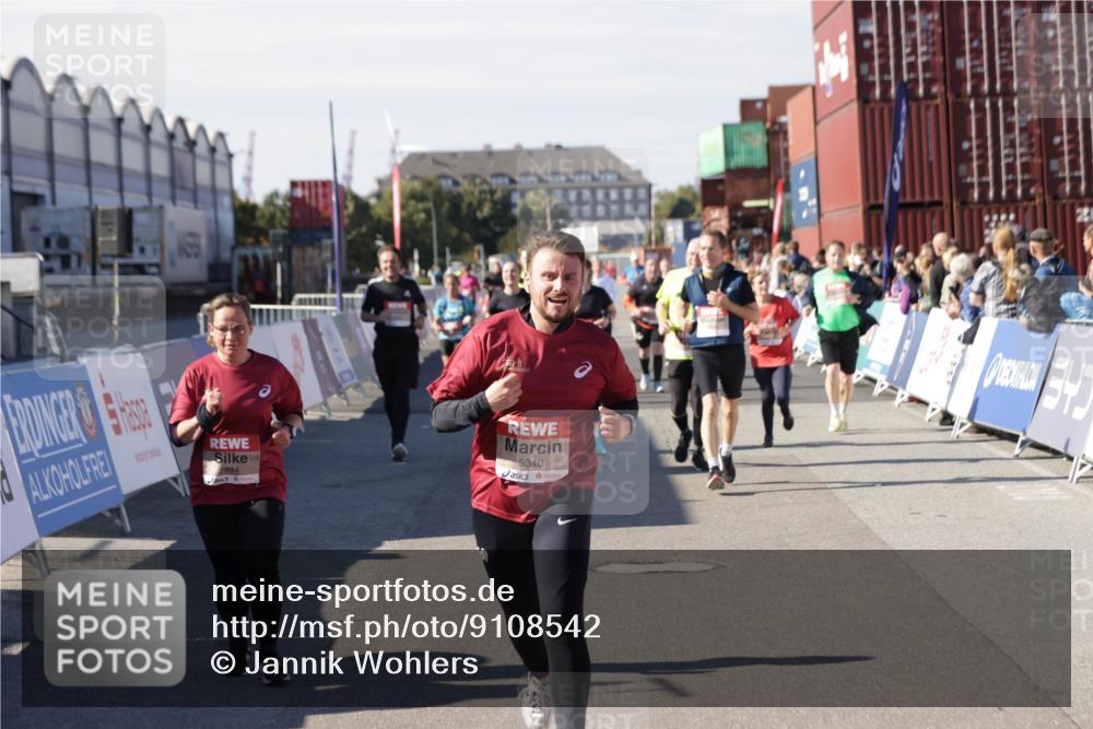 03.10.2025 - Köhlbrandbrückenlauf Jannik Wohlers http://msf.ph/oto/9108542 03.10.2025 13:29:25 Ziel 4960, 5340, 5342, 5344, 5366, 5470, 5514, 5601, 5954, 6063, 6118, 6156, 6309, 6334, 6335, 6336, 6351 meine-sportfotos.de