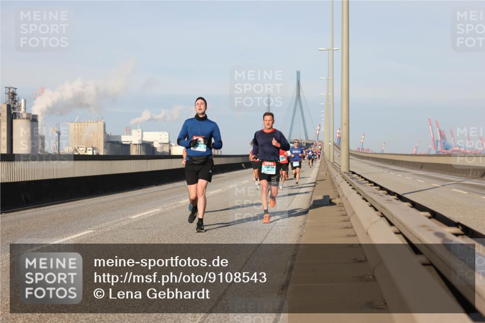03.10.2025 - Köhlbrandbrückenlauf Lena Gebhardt http://msf.ph/oto/9108543 03.10.2025 09:41:03 Position 2  meine-sportfotos.de