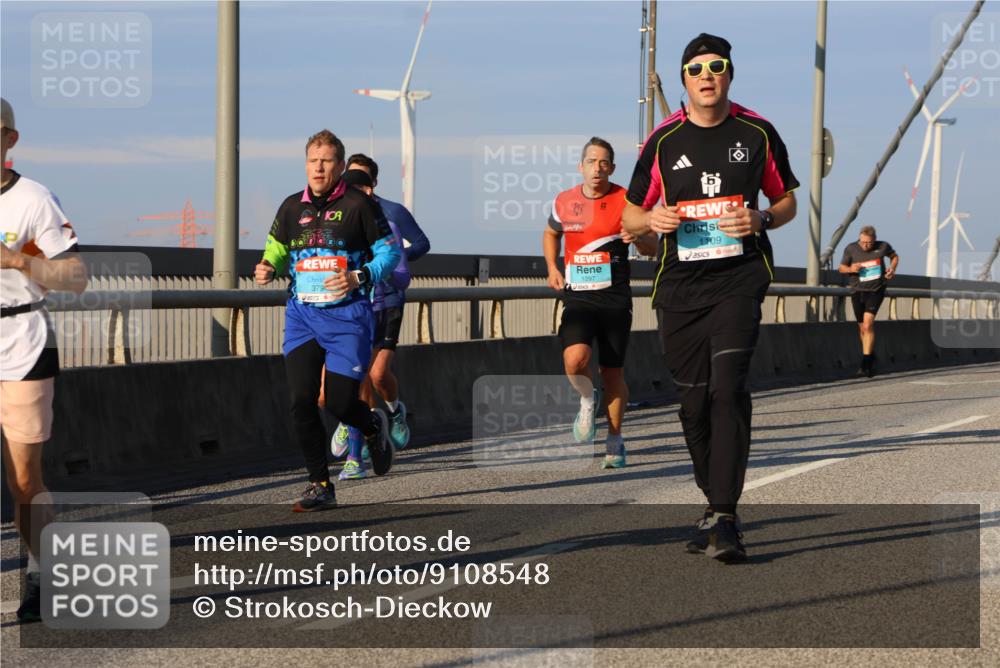 03.10.2025 - Köhlbrandbrückenlauf Strokosch-Dieckow http://msf.ph/oto/9108548 03.10.2025 09:39:09 Position 2 379, 1297, 1109 meine-sportfotos.de