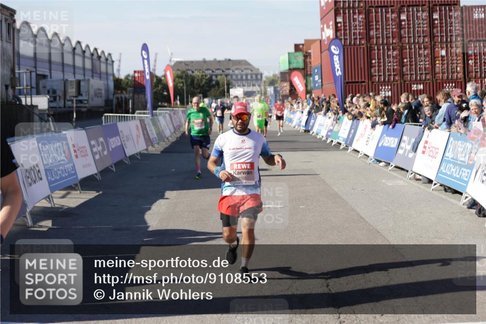 03.10.2025 - Köhlbrandbrückenlauf Jannik Wohlers http://msf.ph/oto/9108553 03.10.2025 12:59:32 Ziel 4108, 4119, 4270, 4475, 4940, 6060, 6325, 6666 meine-sportfotos.de