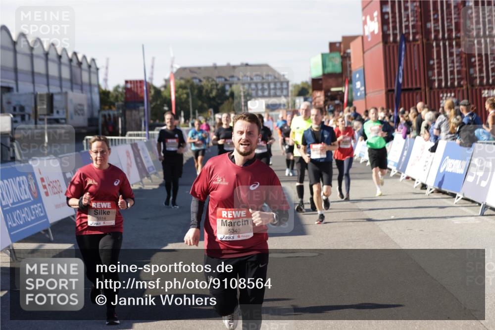 03.10.2025 - Köhlbrandbrückenlauf Jannik Wohlers http://msf.ph/oto/9108564 03.10.2025 13:29:25 Ziel 4960, 5340, 5342, 5344, 5366, 5470, 5514, 5601, 5954, 6063, 6118, 6156, 6309, 6334, 6335, 6336, 6351 meine-sportfotos.de