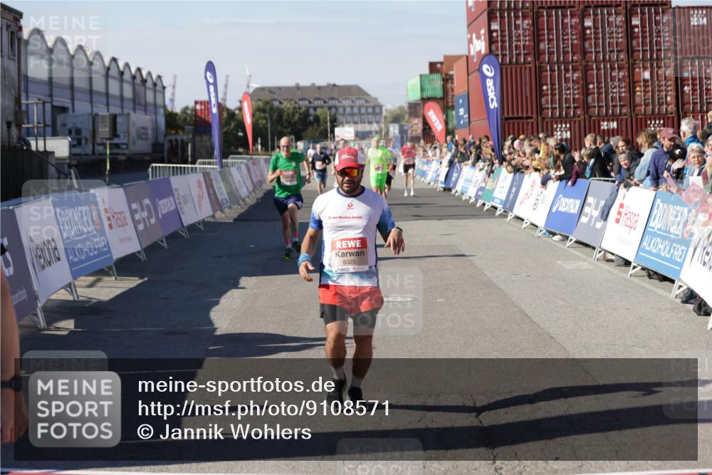 03.10.2025 - Köhlbrandbrückenlauf Jannik Wohlers http://msf.ph/oto/9108571 03.10.2025 12:59:32 Ziel 4108, 4119, 4270, 4475, 4940, 6060, 6325, 6666 meine-sportfotos.de