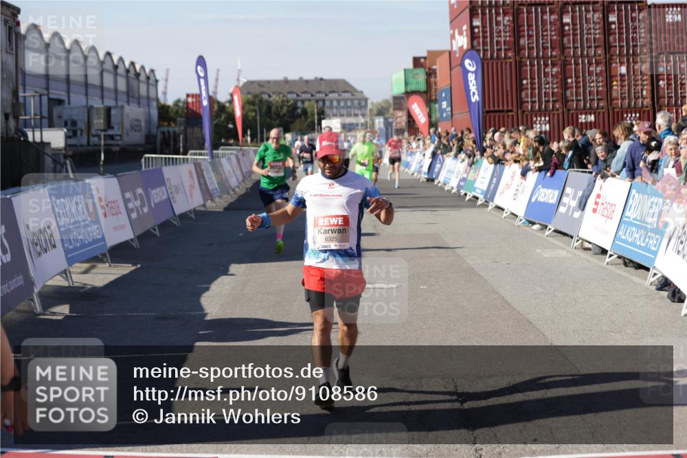 03.10.2025 - Köhlbrandbrückenlauf Jannik Wohlers http://msf.ph/oto/9108586 03.10.2025 12:59:32 Ziel 4108, 4119, 4270, 4475, 4940, 6060, 6325, 6666 meine-sportfotos.de